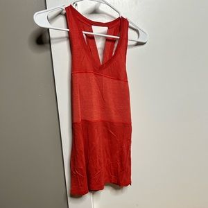 *LULULEMON* Sports Top - Size S